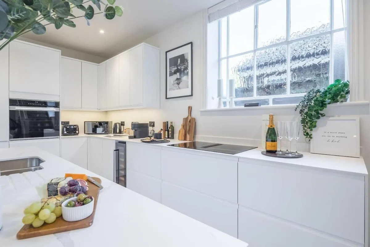 Deluxe Modern-Themed 1 Bedroom Apartment Cambridge
