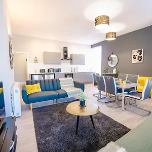 Luxury Spacious 2-bed & High Ceiling Apartment Cardiff